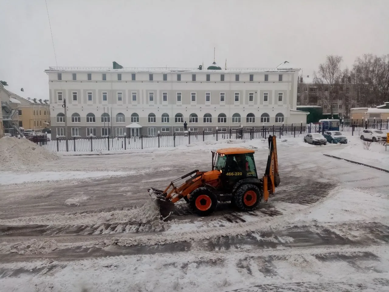 Снегопад в Костроме? Не проблема! 🚜❄️

Начинаем активную борьбу с последствиями непогоды. Наши трак