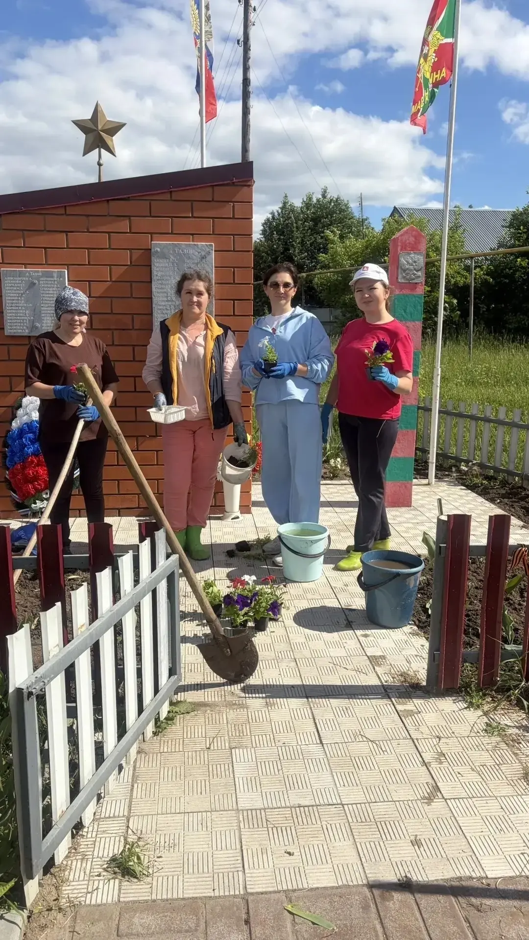 Память, которая расцветает 🌸✨

Обелиск павшим в годы Великой Отечественной войны — это святое место