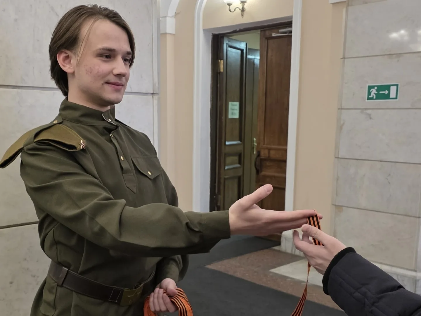 ✨ Георгиевскую ленточку раздавали сегодня в университете  Для всех нас, это символ Дня Победы, знак 
