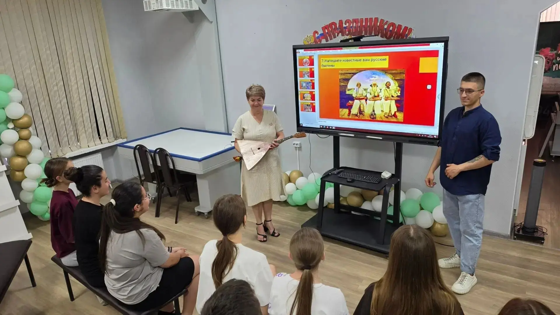 Познавательная программа «Звуки струн» прошла в  ДК им. П.Х. Афанасова
Участникам предложили соверши