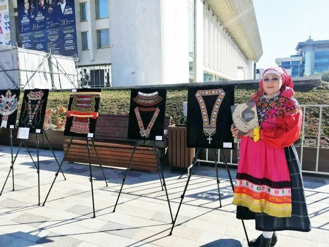 Уникальные нагрудные украшения в русском стиле создаёт Любовь Бокова