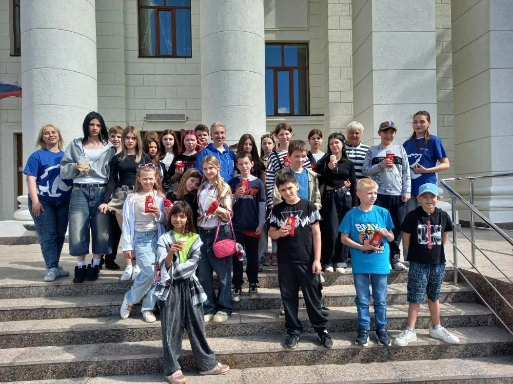 Активисты партии «Единая Россия» активно участвуют в акции «Партия рядом», оказывая пом...