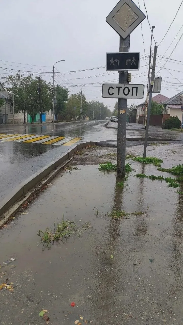🚸 Подписчик пожаловался на новые тротуары у 2-й школы