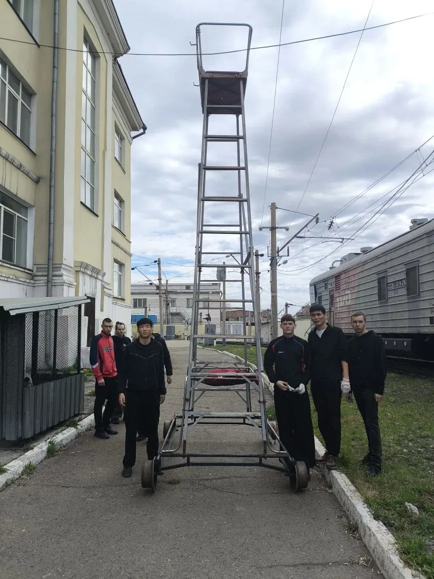 ⚡ Практика в действии: будущие электромонтеры в работе! 🔧  Под руководством преподавателя Уразаева Р