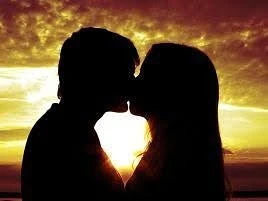 💋 Сегодня отмечают День первого поцелуя  Самое время вспомнить тот самый волнительный момент, от кот