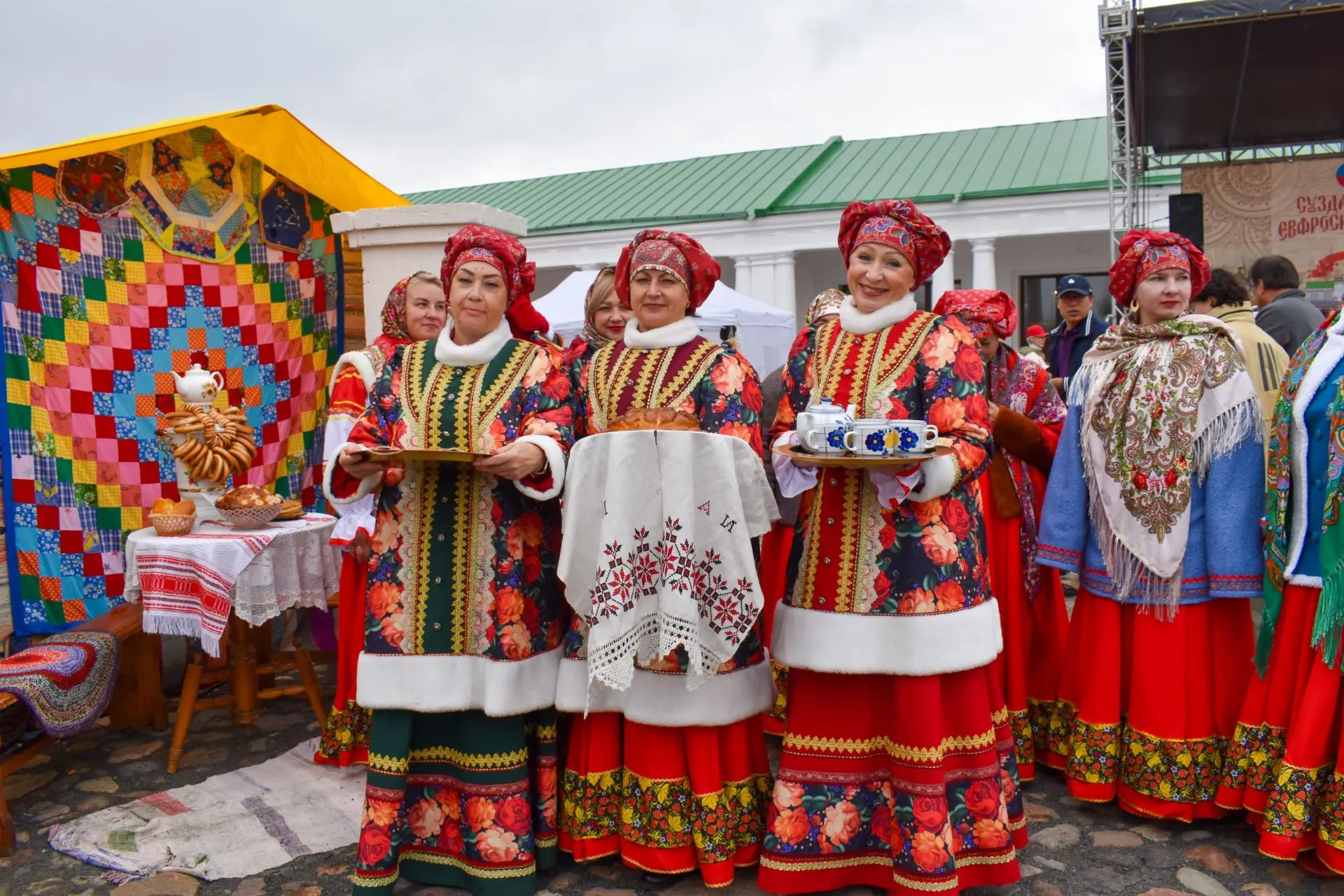 🍁 Традиционная Евфросиньевская ярмарка на Красной площади в Суздале