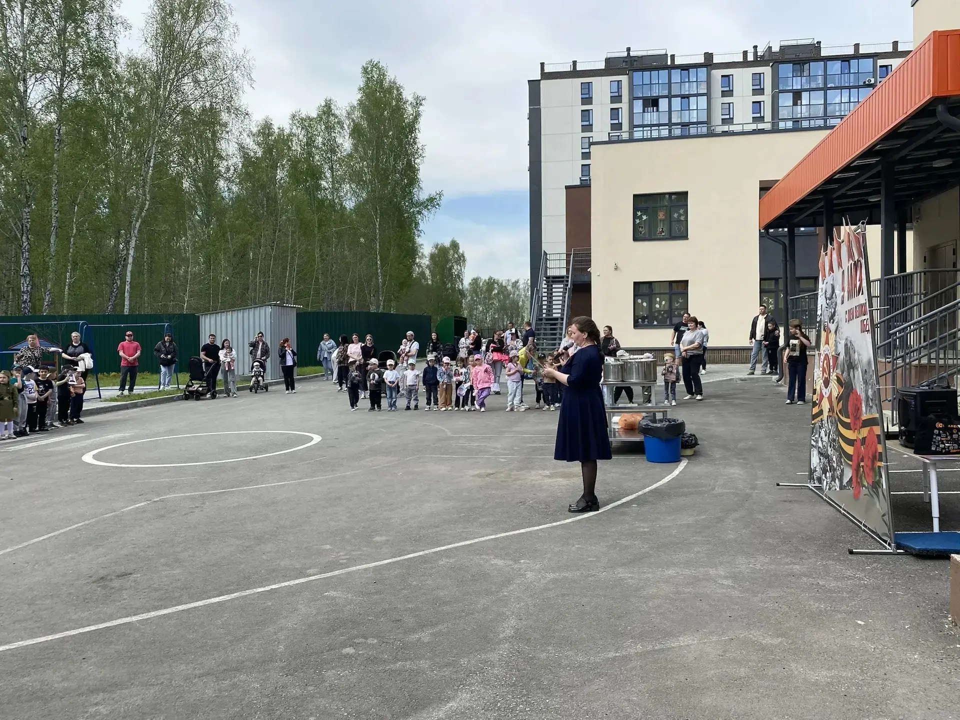 Сегодня в нашем детском саду прошла особая, трогательная акция — "Бессмертный полк", в ...