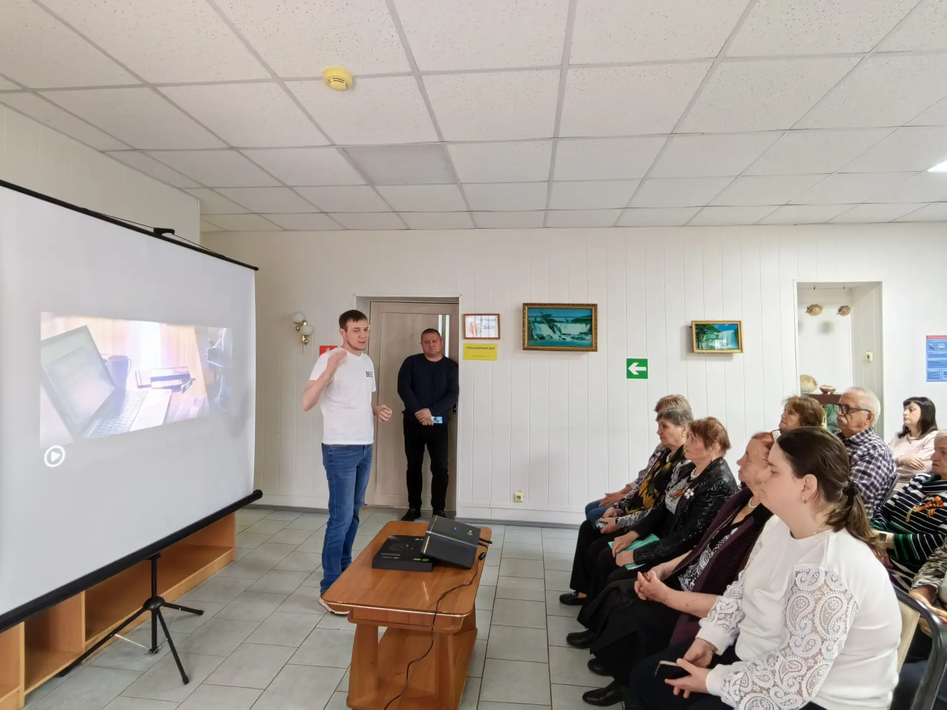 Сбербанк научил ипатовских пенсионеров распознавать кибермошенников