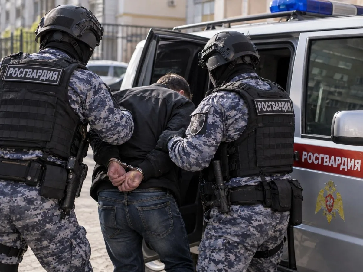 В Кирове росгвардейцы задержали мужчину с пистолетом для гвоздей 👮