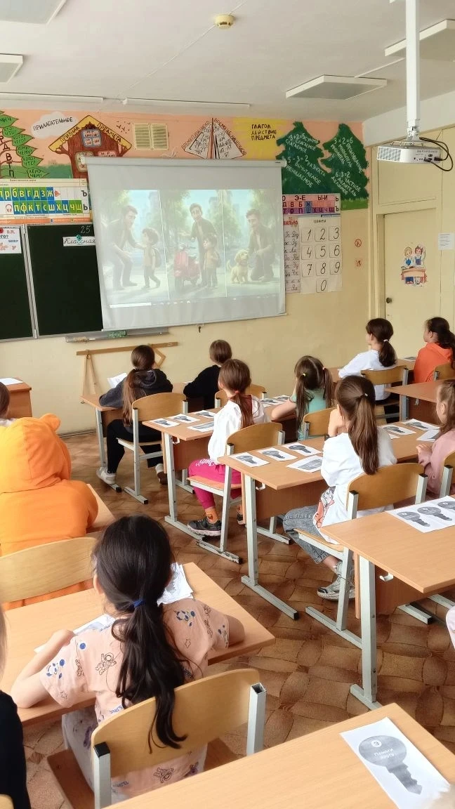 В нашем летнем лагере "Радуга" прошло третье занятие цикла «Разговоры о безопасности» по теме 
 «Как