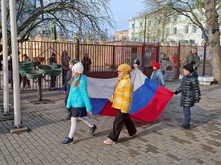 ТОРЖЕСТВЕННАЯ ЦЕРЕМОНИЯ   🇷🇺 Сегодня в корпусе на Павловской 8А участниками церемонии стали второкла