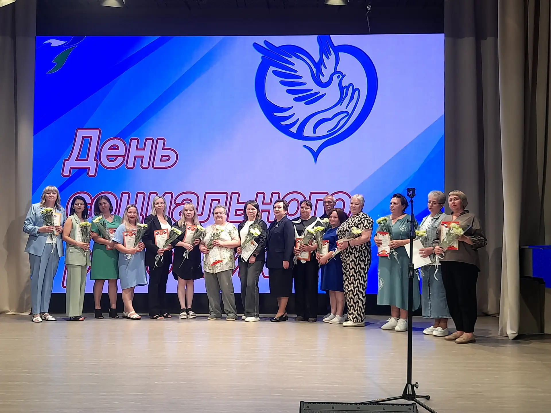 Сегодня стены Сухоложской детской музыкальной школы наполнились не только привычными зв...