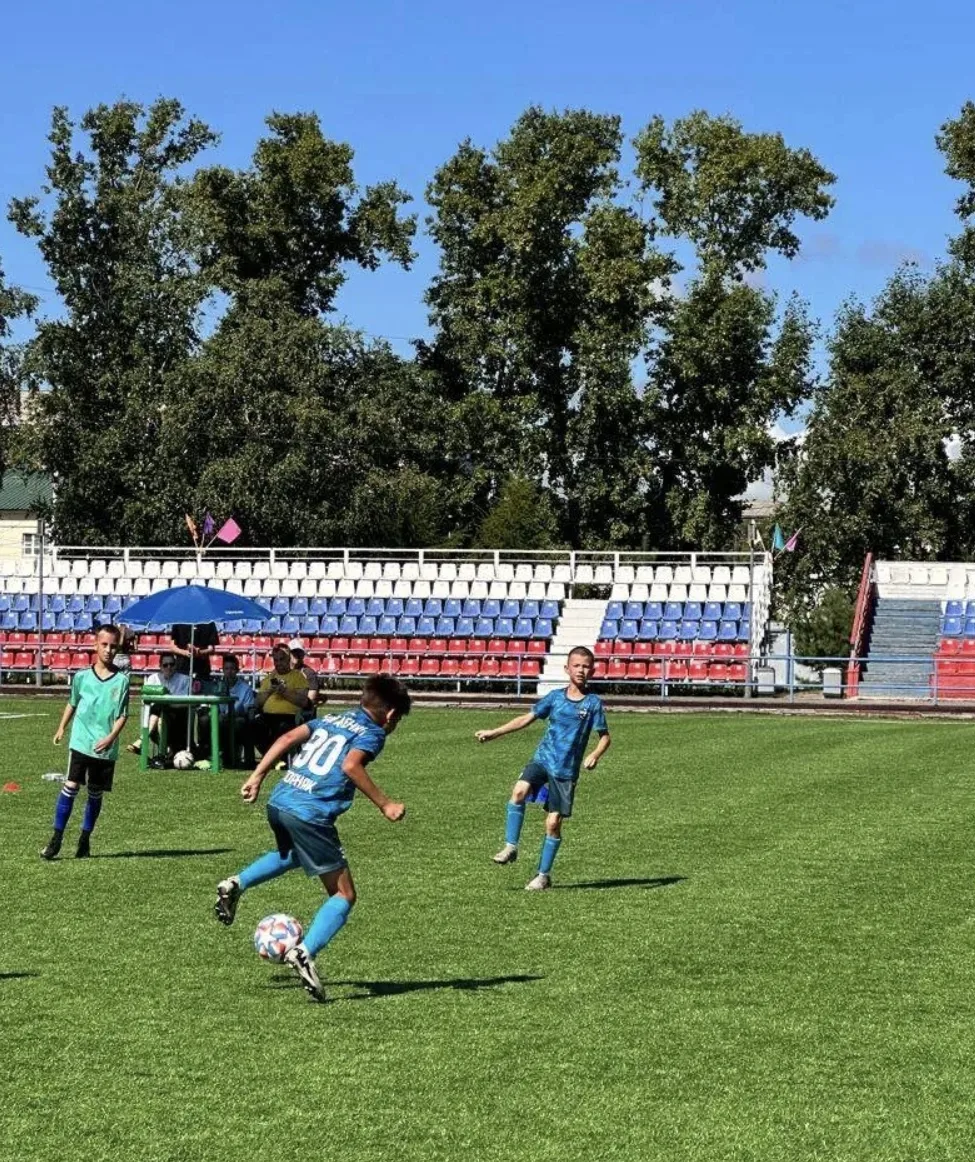 🏟️ Внимание, любители футбола! 🏟️⁣
В субботу, 1 августа, на стадионе «Амурсельмаш» пройдут Междуна