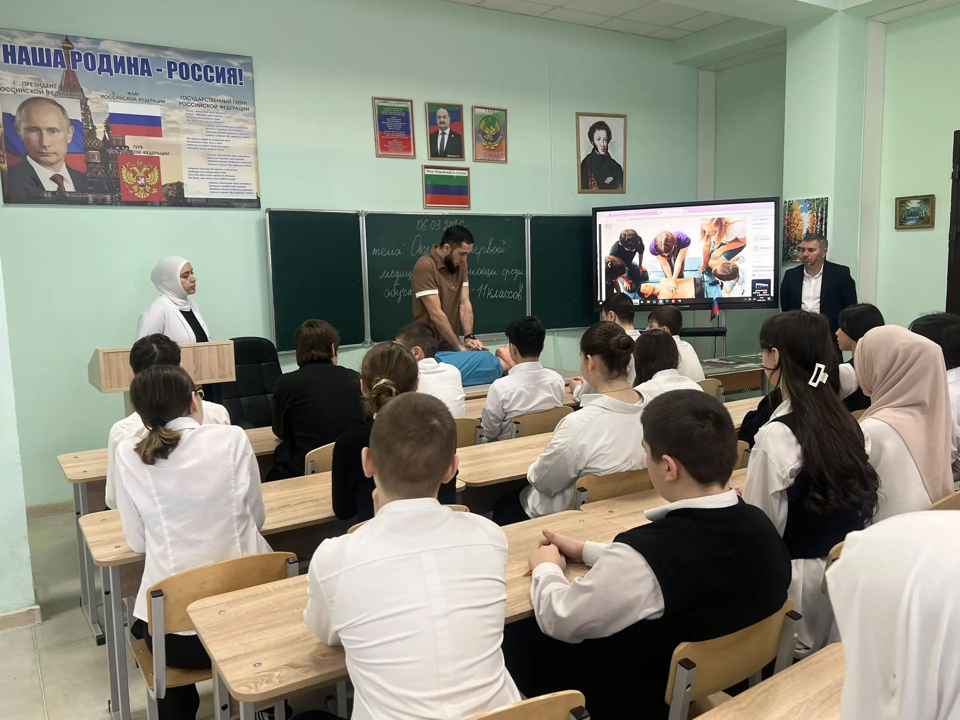 Мастер-класс по оказанию первой помощи для учащихся 7–11 классов  В нашей школе прошёл мастер-класс 