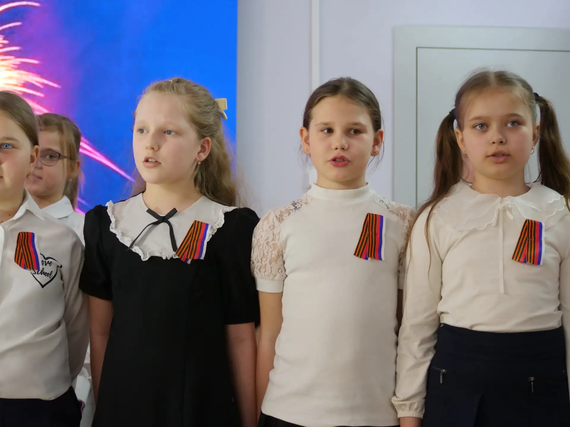 Сегодня прошел первый день традиционного фестиваля-конкурса "Салют Победы".  Перед зрителями предста