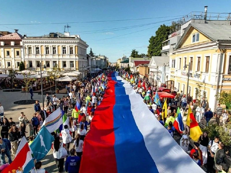 🇷🇺 Напоминаем вам программу праздничных мероприятий сегодня в Нижнем в честь Дня России!

➕Парк «Ш