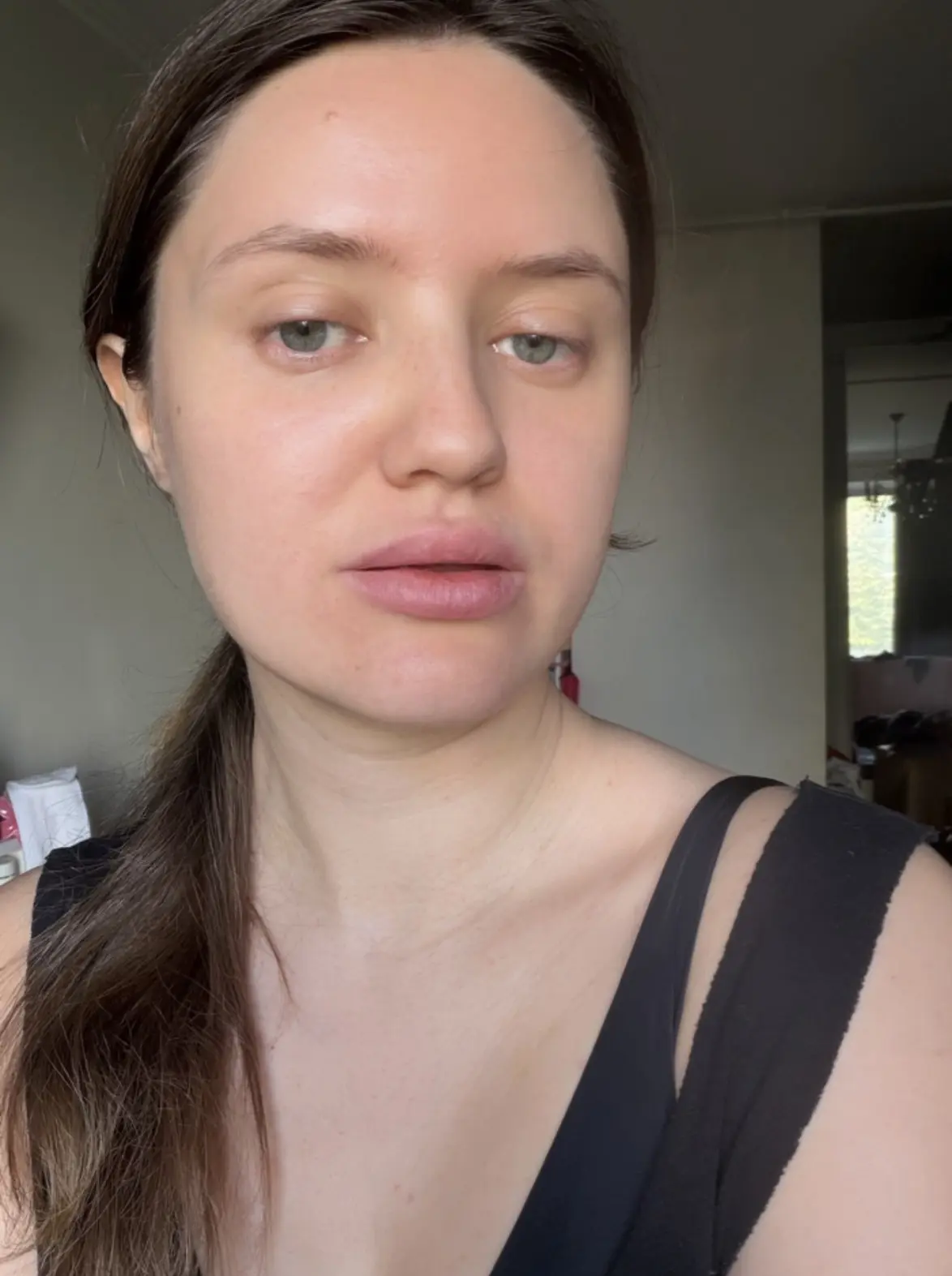 Заказала пудинг для губ блогерского бренда Mommy. Цветочек можно наклеить на смартфон. ...