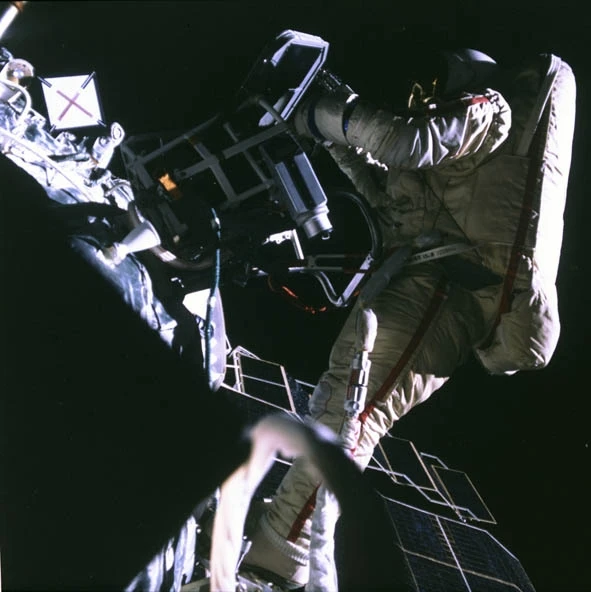 🚀Первая женщина в открытом космосе

25 июля 1984 года Светлана Савицкая первой в мире среди женщин-