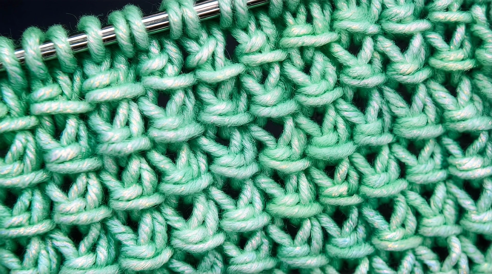 🧶 «Узор в необычной технике» — немного ажурный, но плотный  📌 Идеален для летних свитеров, уютных ка
