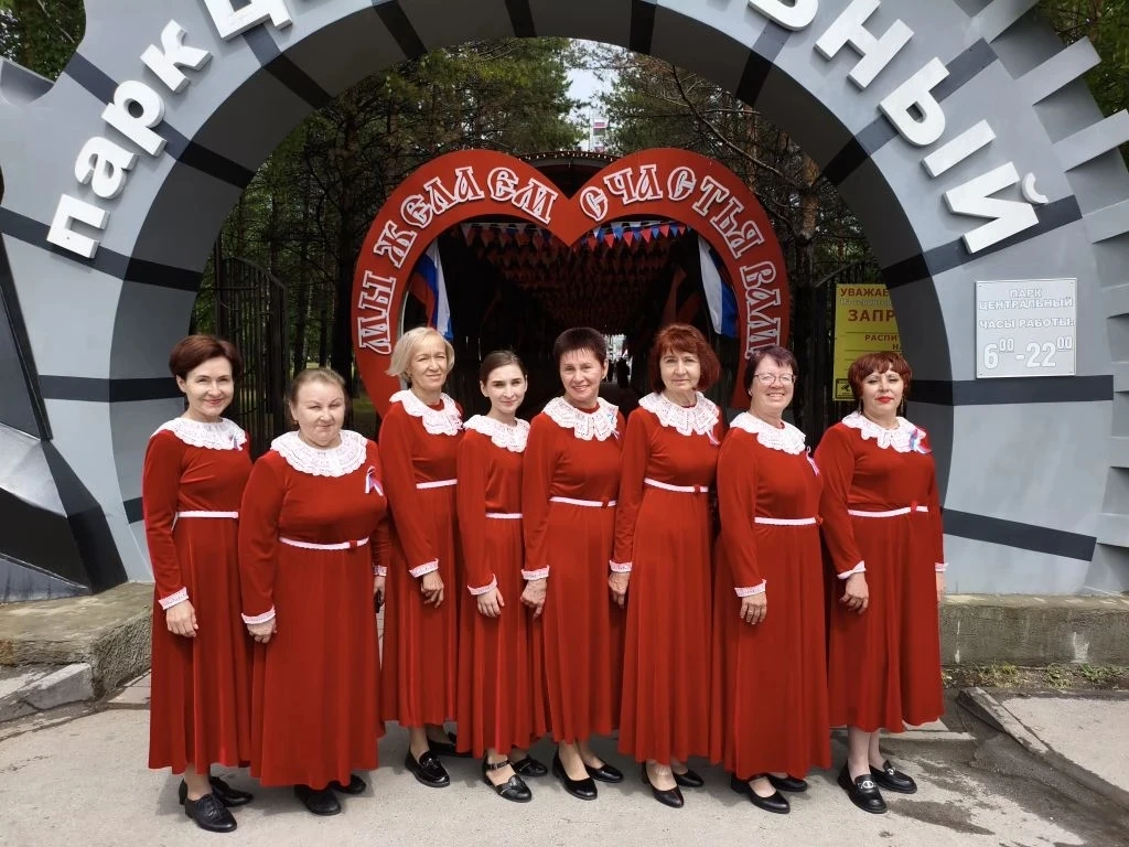 Коллектив нашей школы принял активное участие в концертной программе в честь Дня России в парке «Цен