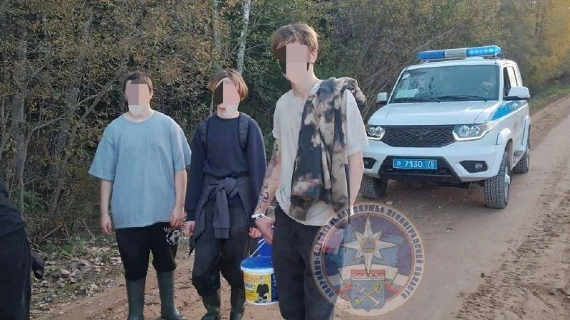 Спасатели вывели подростков из леса