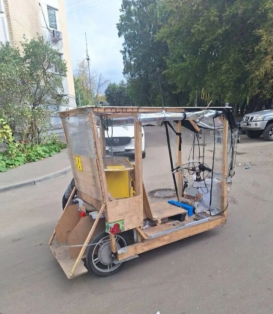 На Ангарской улице заметили самодельный колоритный транспорт 😆