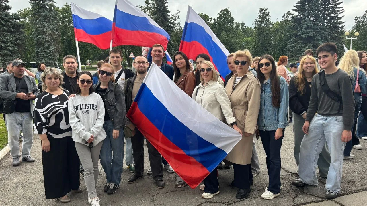 Сотрудники Госкомюстиции приняли участие  в патриотическом флешмобе 🇷🇺

В честь Дня России состоял