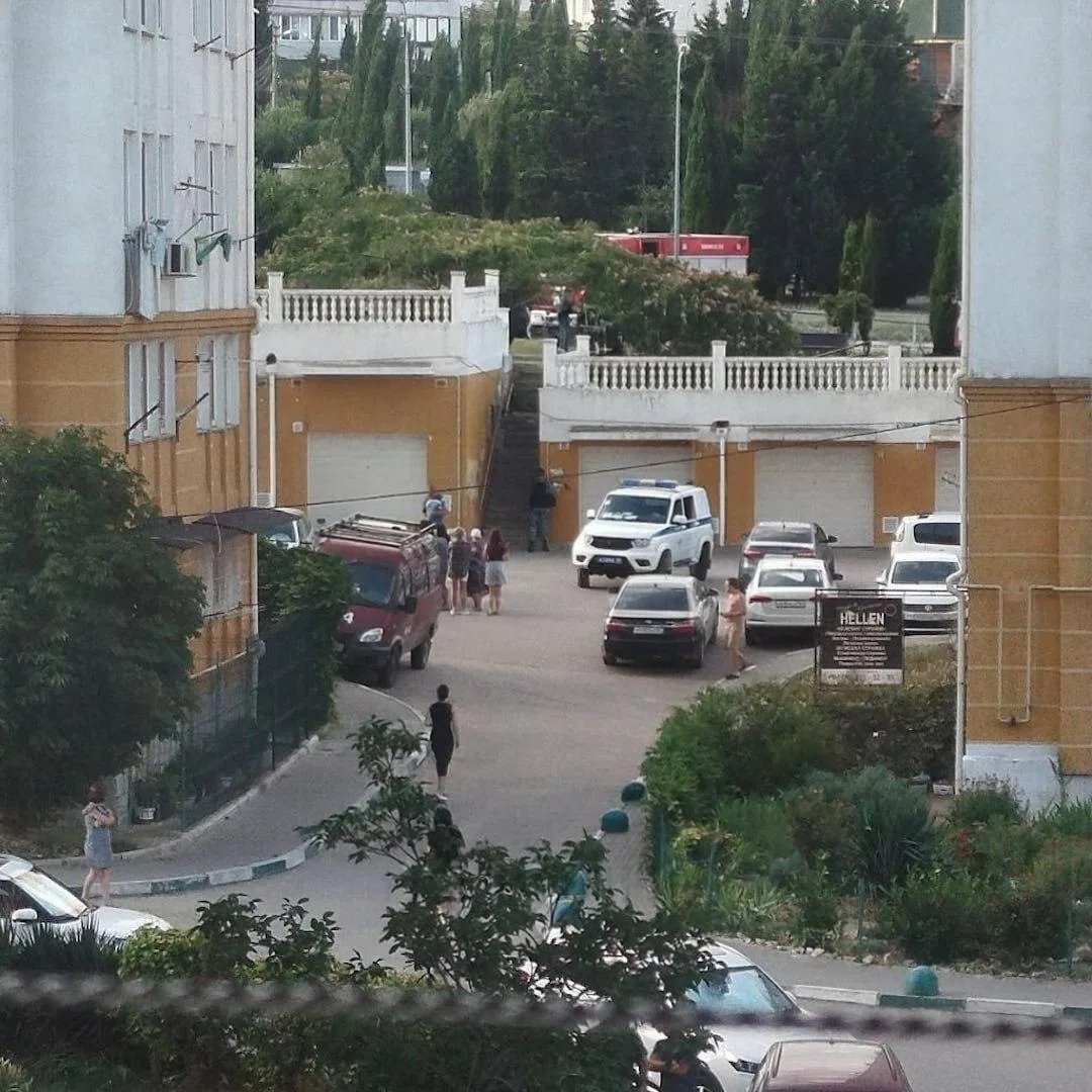 ❗️❗️❗️Взрыв в Севастополе: жертвой стал мужчина

На Столетовском проспекте произошёл взрыв. Женщина 