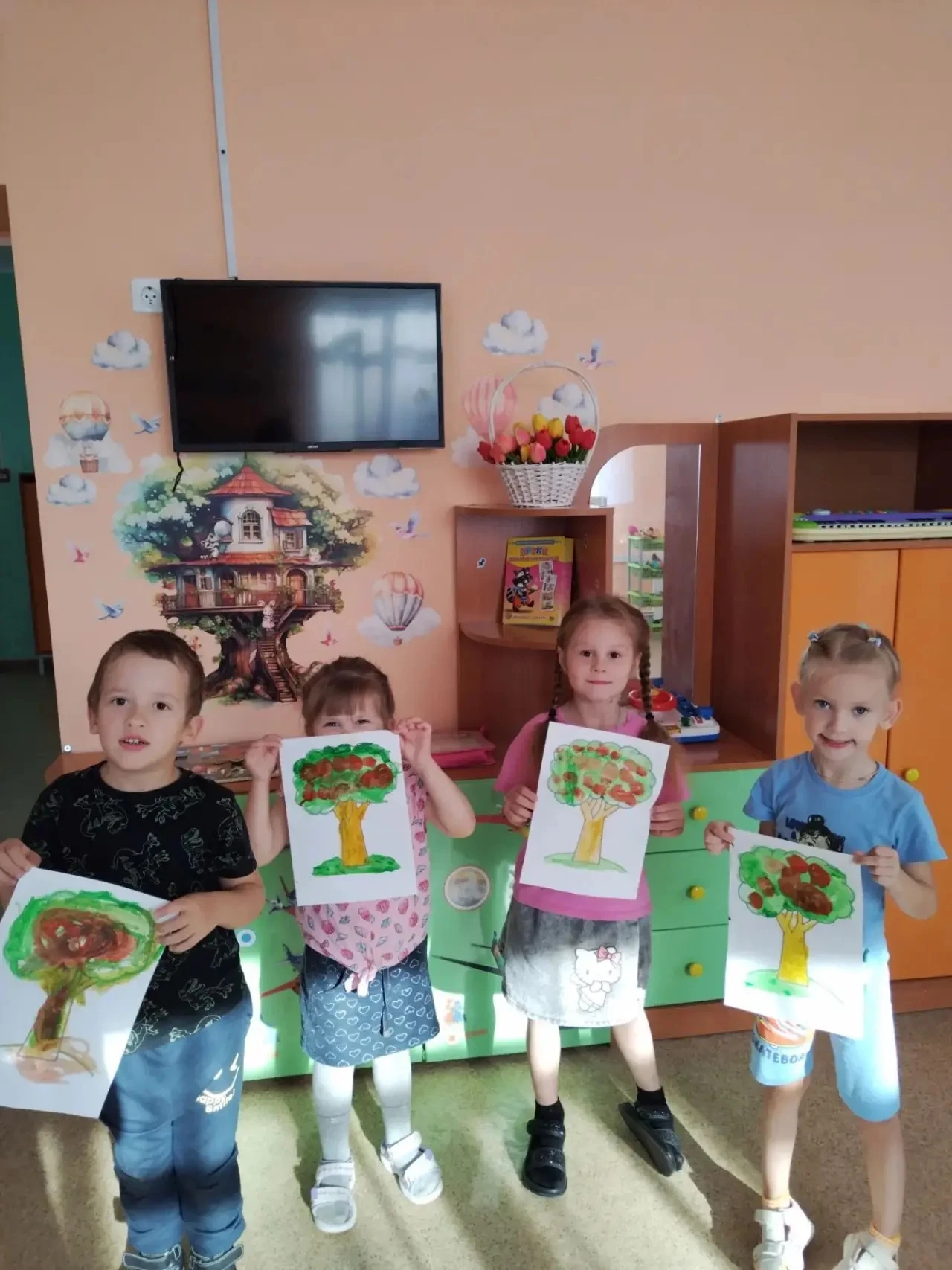 Занятие по художественно - эстетическому развитию "Рисование" в группе компенсирующей н...