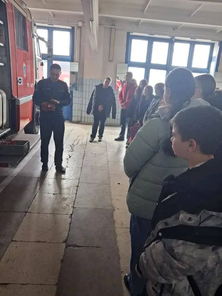 🧯В рамках профориентационной работы учащихся 8в класса посетили пожарно- спасательную часть 2 в Крас