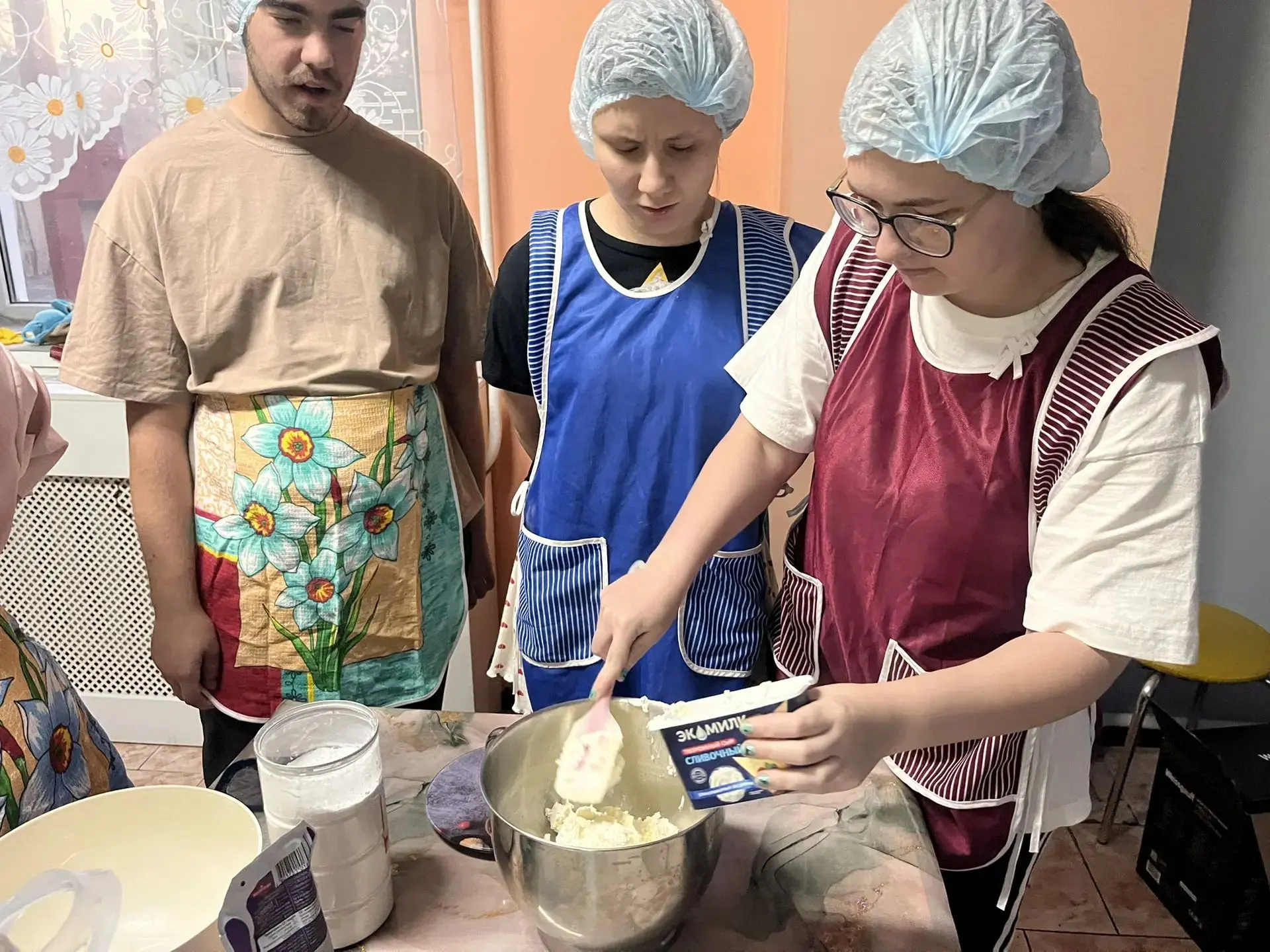 Вчера мы провели настоящий мастер-класс по созданию культового Трайфла «Сникерс», и это...