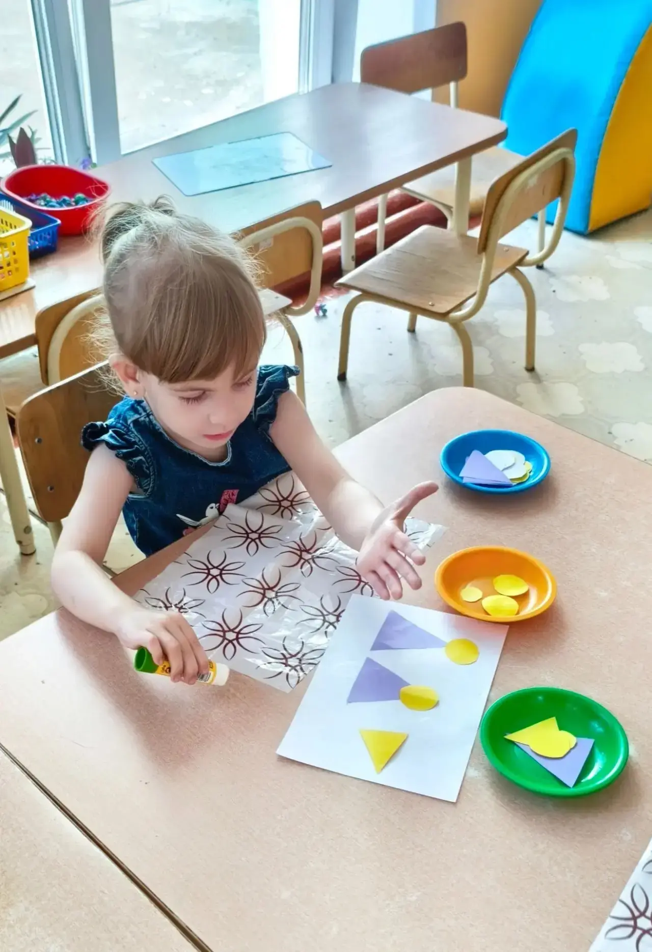 Когда маленькие ручки создают большую любовь ✂️💖 Аппликация «Моя семья» от наших «гномиков» 🧒 👧