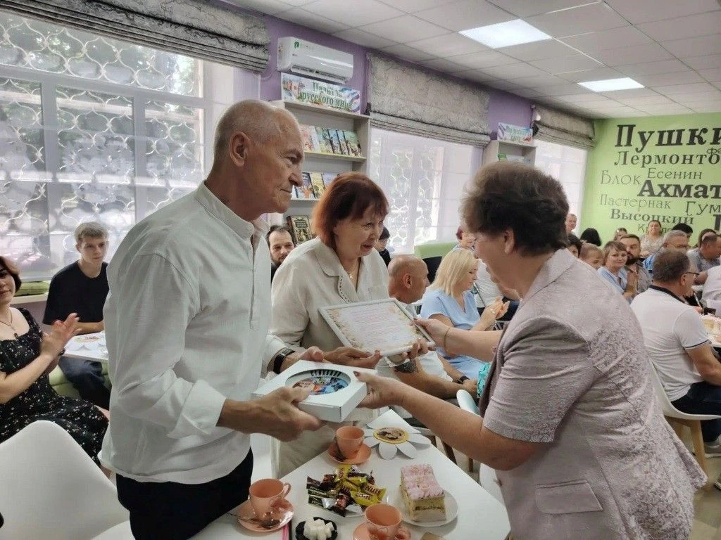 Литературно-музыкальная гостиная «Любовь, умноженная на добро». ЦГ библиотека, Рушкова Т.Ф.
 
8 июля