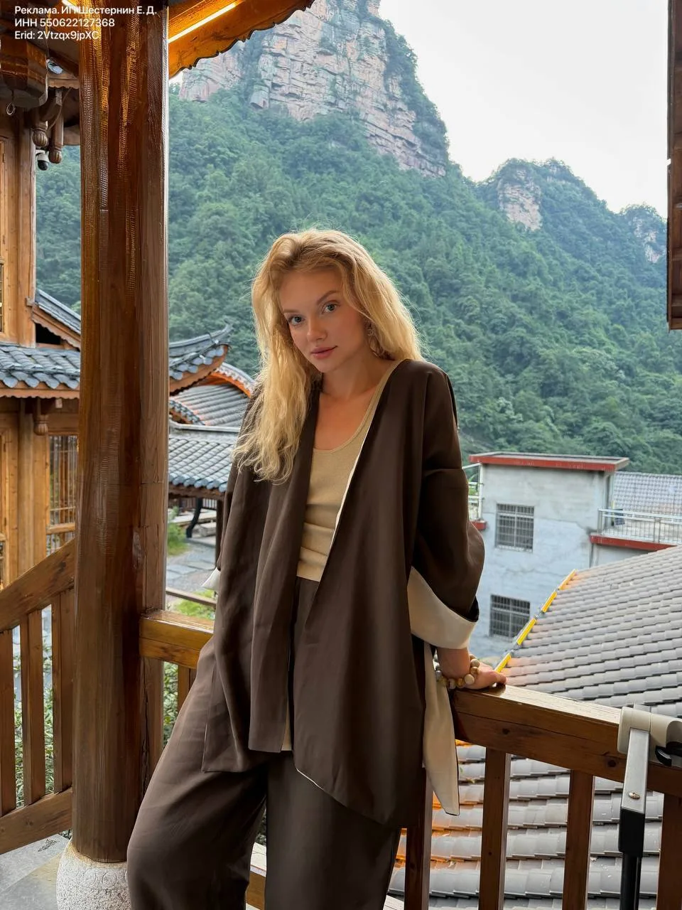 По пути на чайную церемонию! ☕️

В Китае чай производят уже две тысячи лет, и у всех видов чая тут т