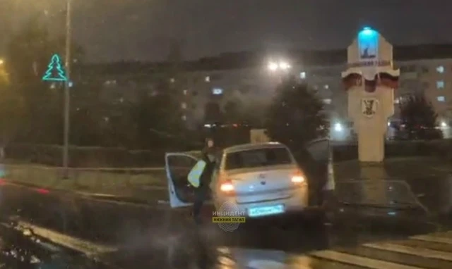 💢 На пересечении Октябрьской Революции — Заводской водитель легковушки протаранил забо...
