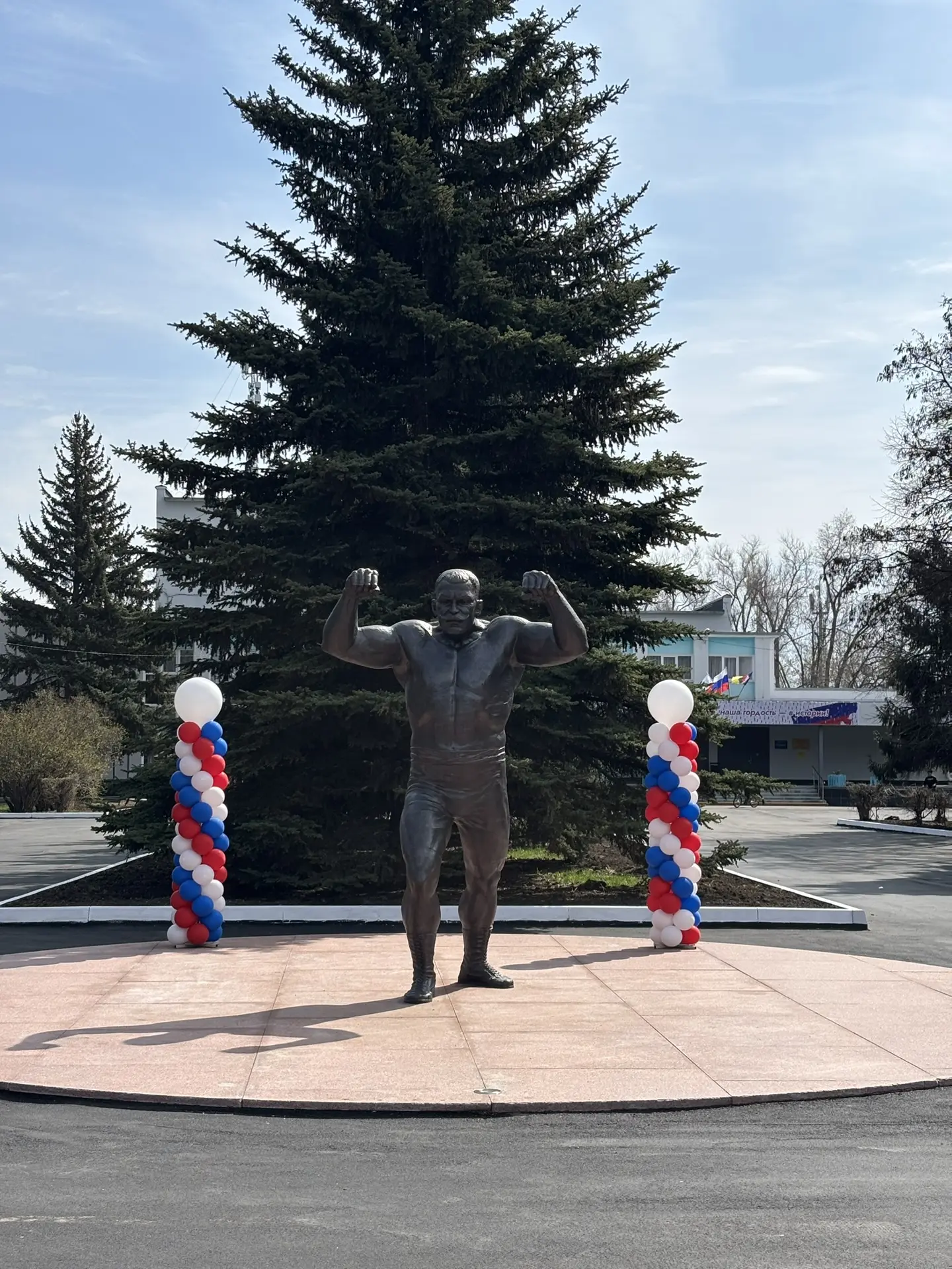 Сегодня присутствовал на открытии памятника человеку-легенде — Ивану Максимовичу Поддуб...