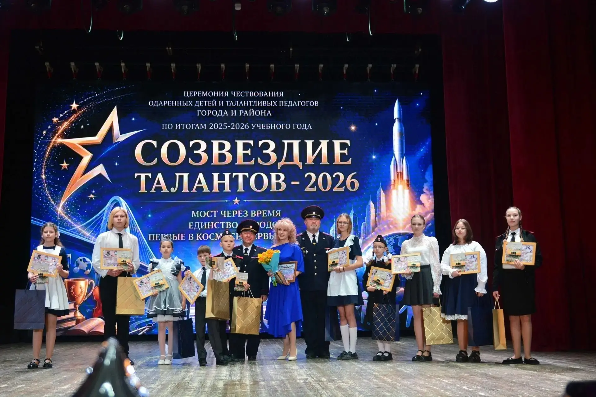 📝💌 «Письмо без конверта»: юные поэты Славянского района получили награды из рук ветеранов и матерей 