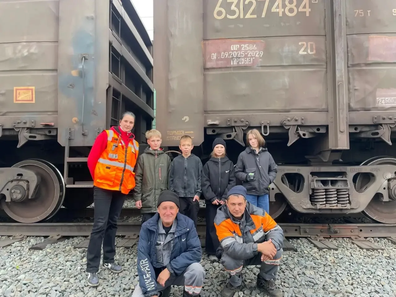 🚃Активисты Бачатской школы побывали на познавательной экскурсии в Эксплуатационном ваг...