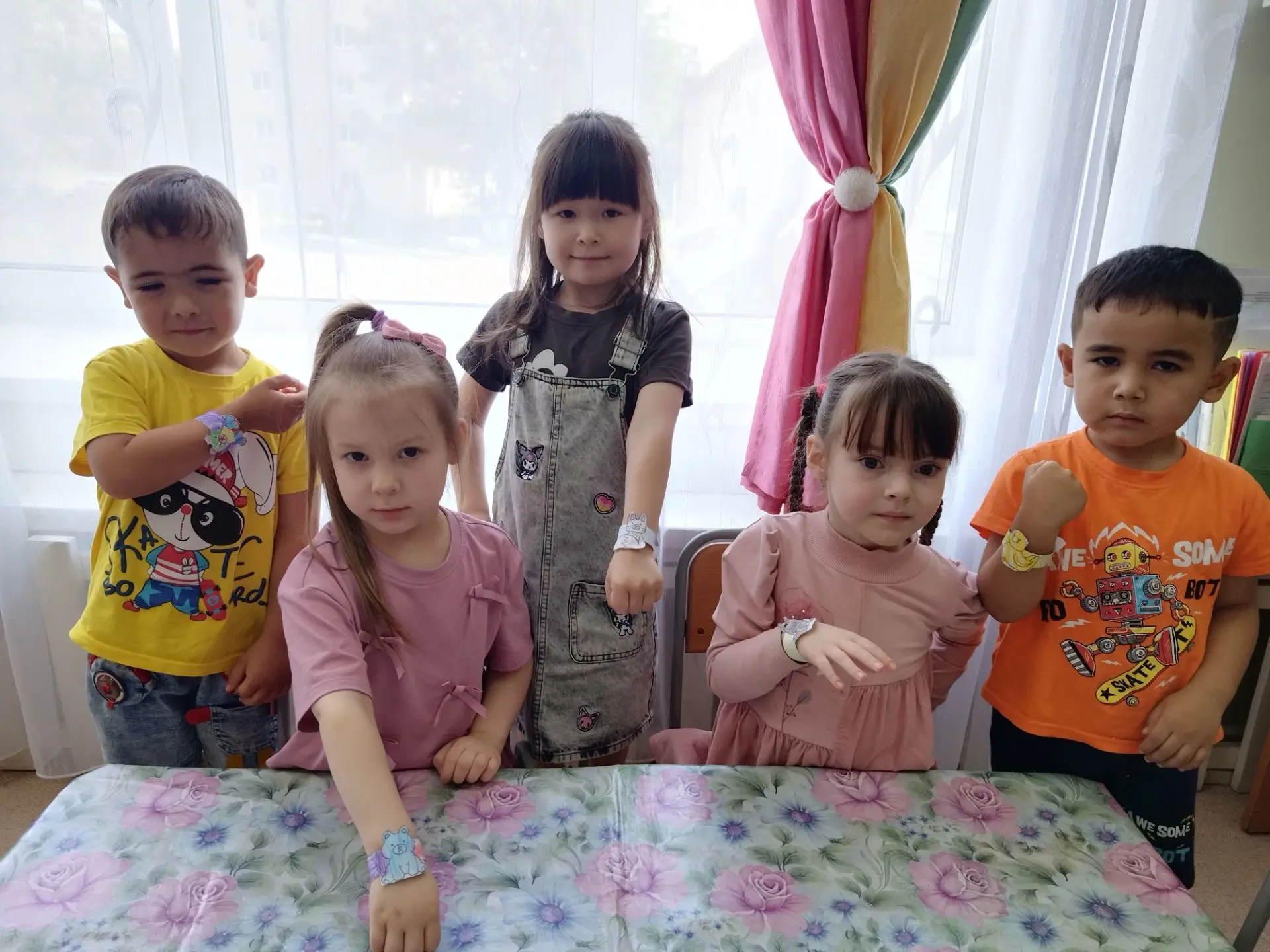 🌼В средней «А» группе «Радуга» 🌈 прошло занятие по аппликации, но в этот раз мы решил...