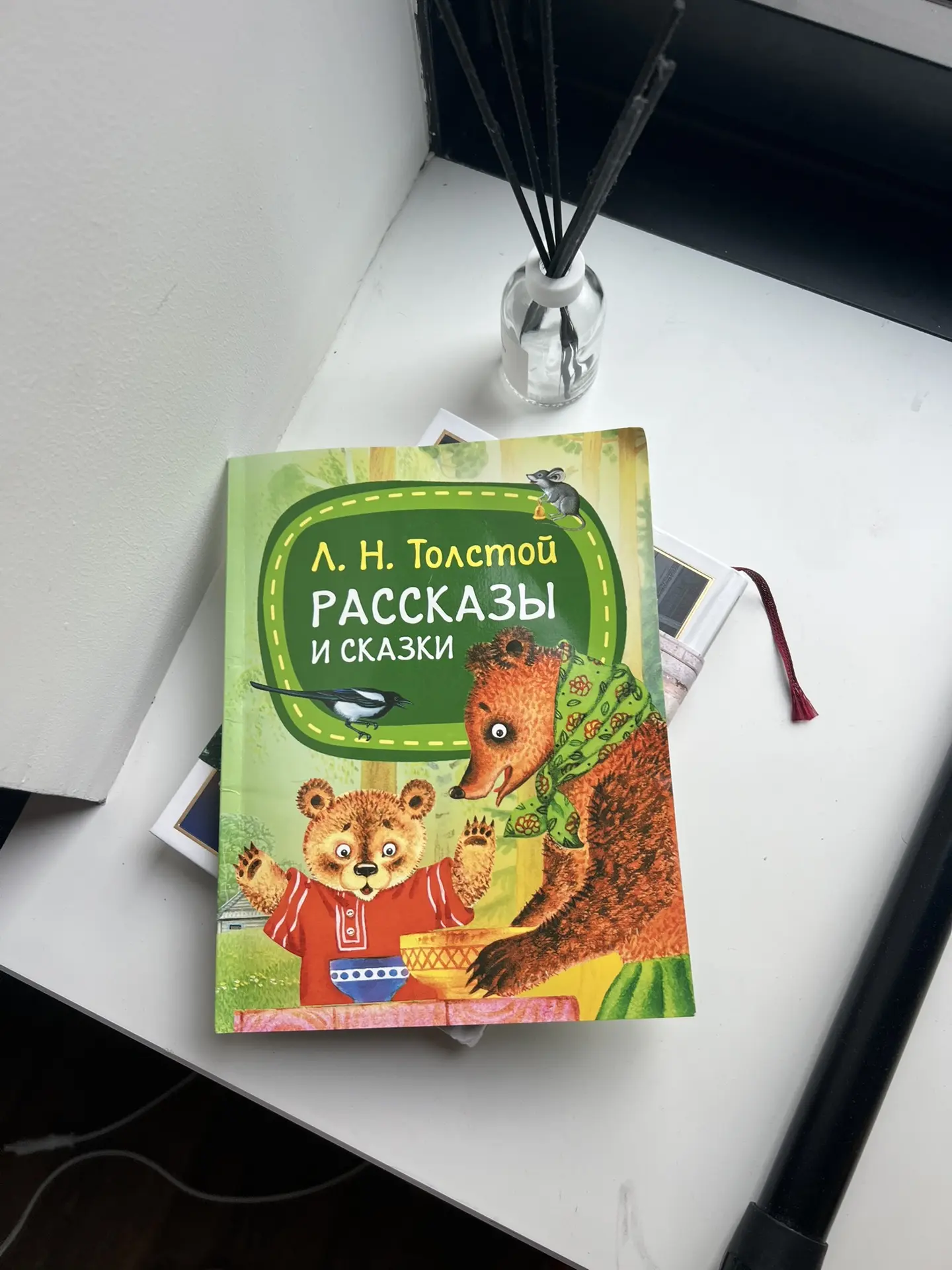 Нам отменили рейс на сегодня и предложили на послезавтра. Мы согласились, потому что других варианто
