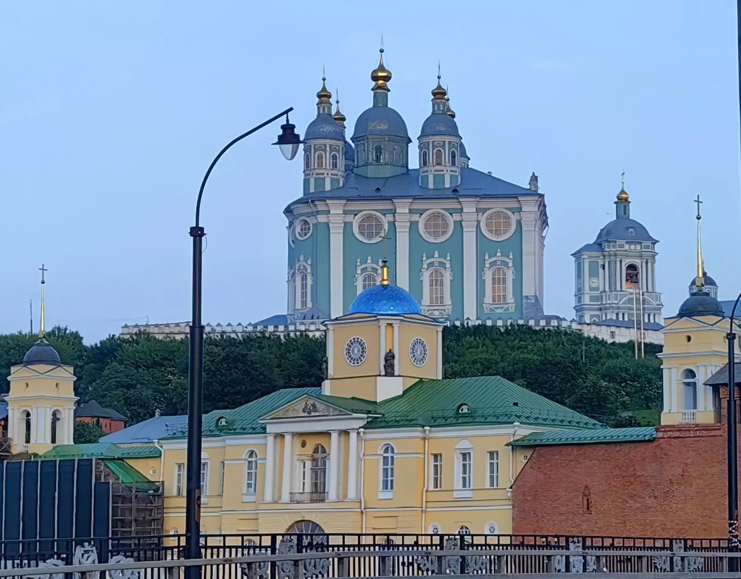 Пробежался по Смоленску

Кинул вещи в гостинице, и вперед гулять по Смоленску. Это один из древнейши