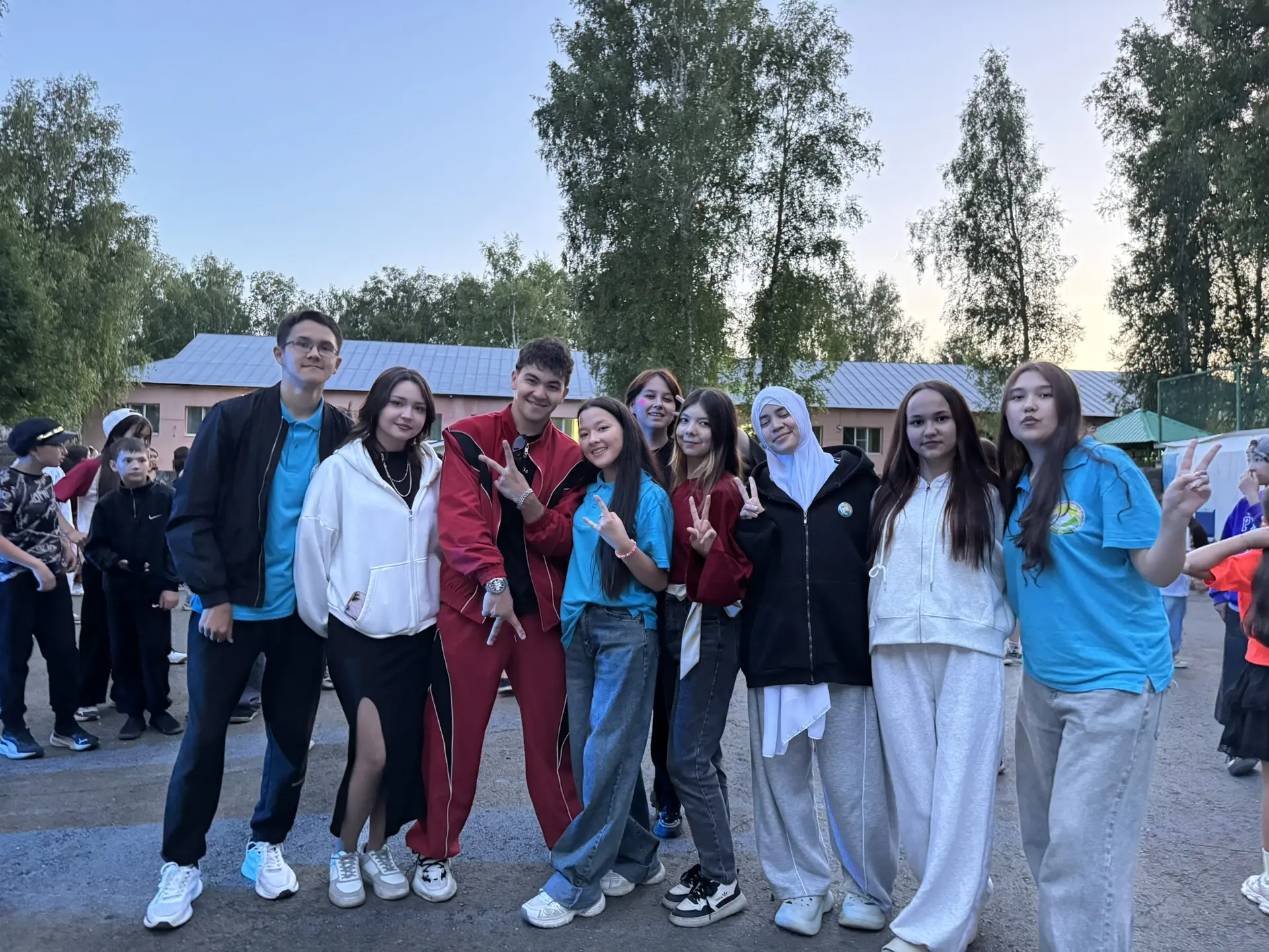 Сегодня в в лагере — огонь! 🔥
К нам приехал специальный гость — исполнитель ZAGA. Дети были приятно