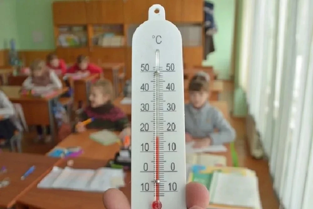 Сокращать учебный день, если в школе холодно, предложили в Общественной палате.