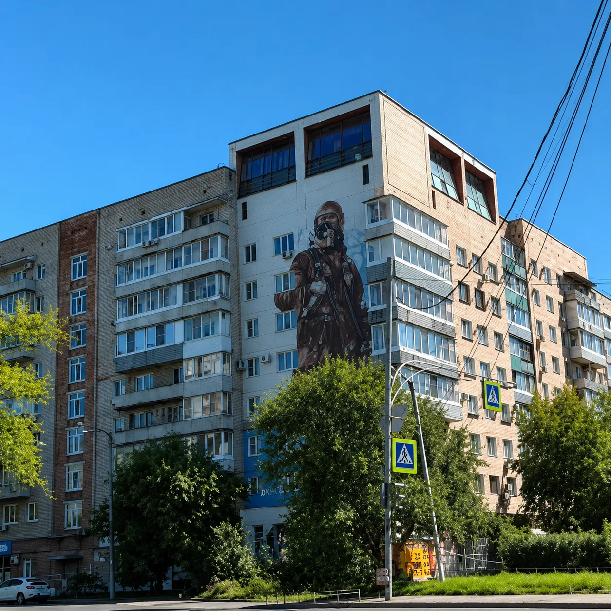 🎨 Новый мурал появляется в Комсомольске