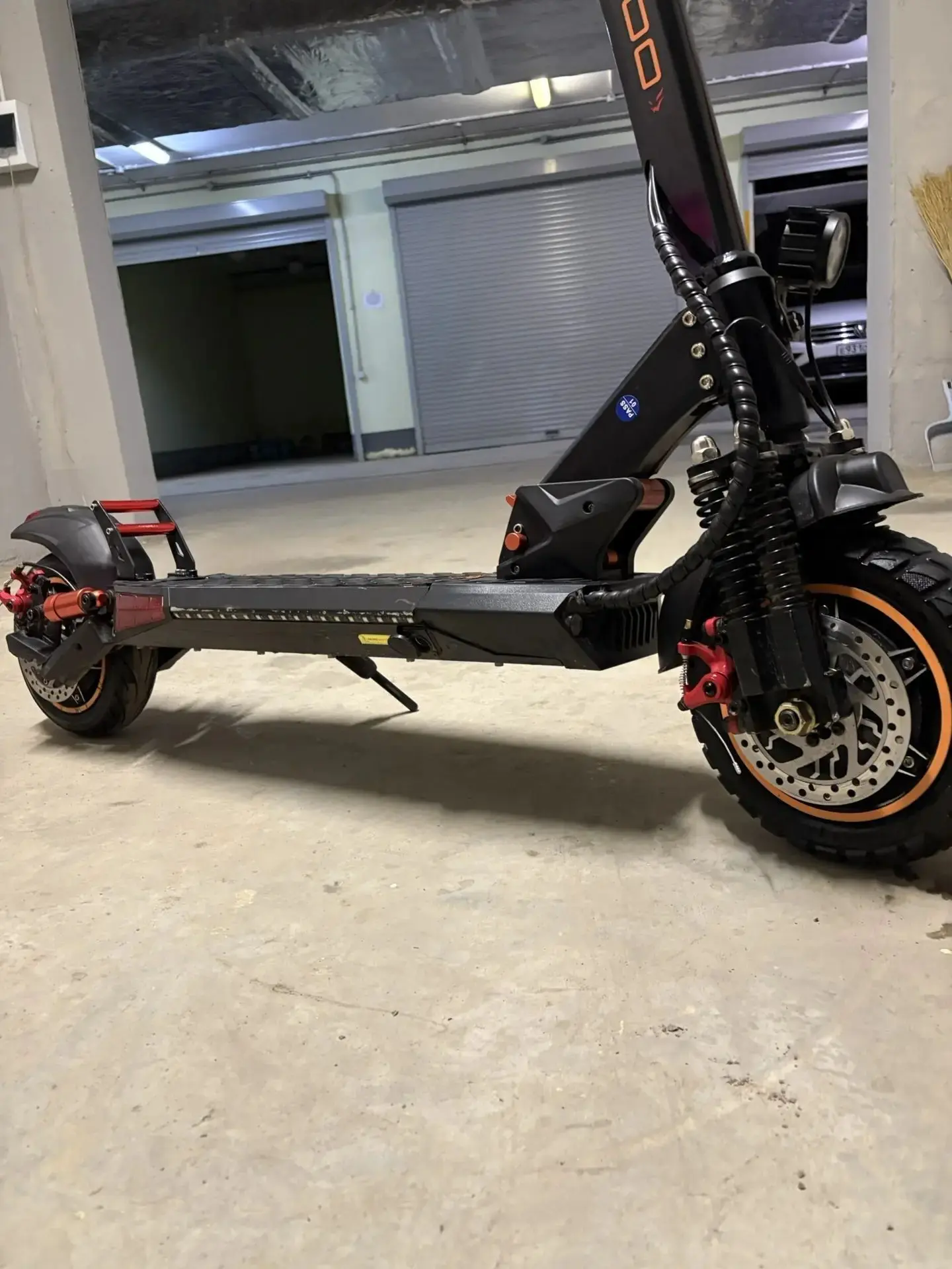 Продаю Kugoo m4 pro max 35000,
Самокат быстрый, электрический. Двухприводный. Состояние хорошее.
Ско