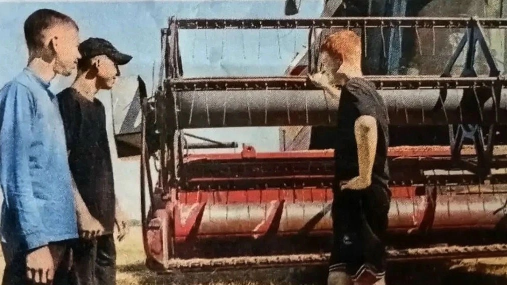 Бобровские студенты трудятся на полях Таловского района 🚜🌾