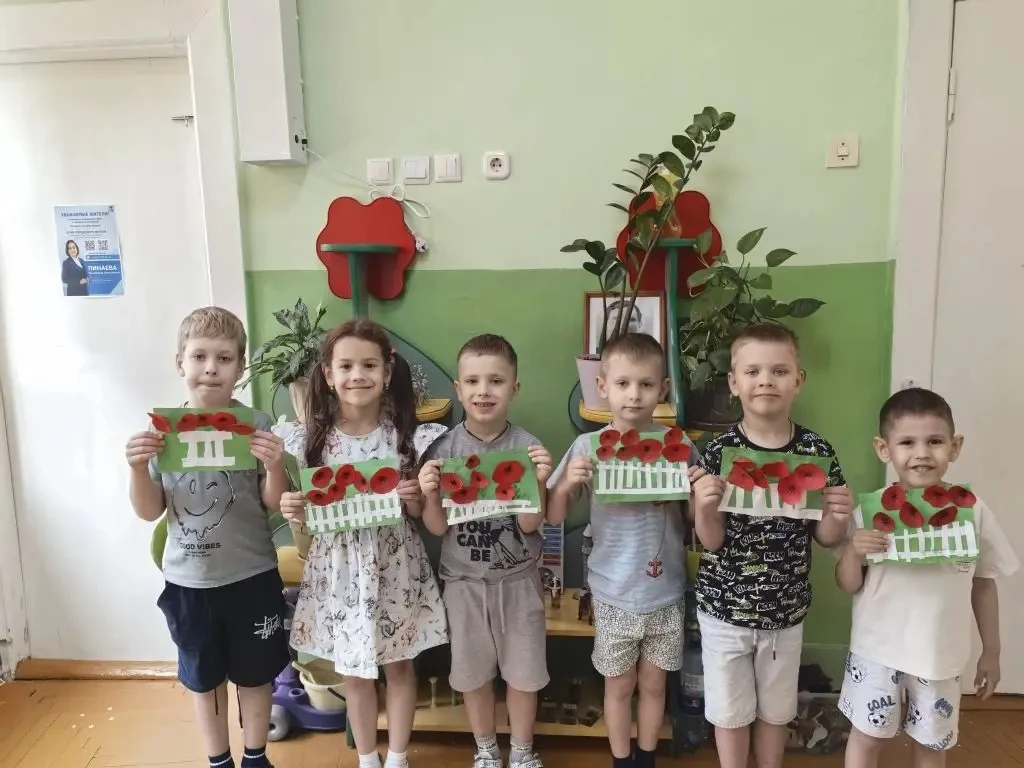 🎨 В нашей старшей группе «Фантазеры» прошло увлекательное занятие по аппликации на тем...