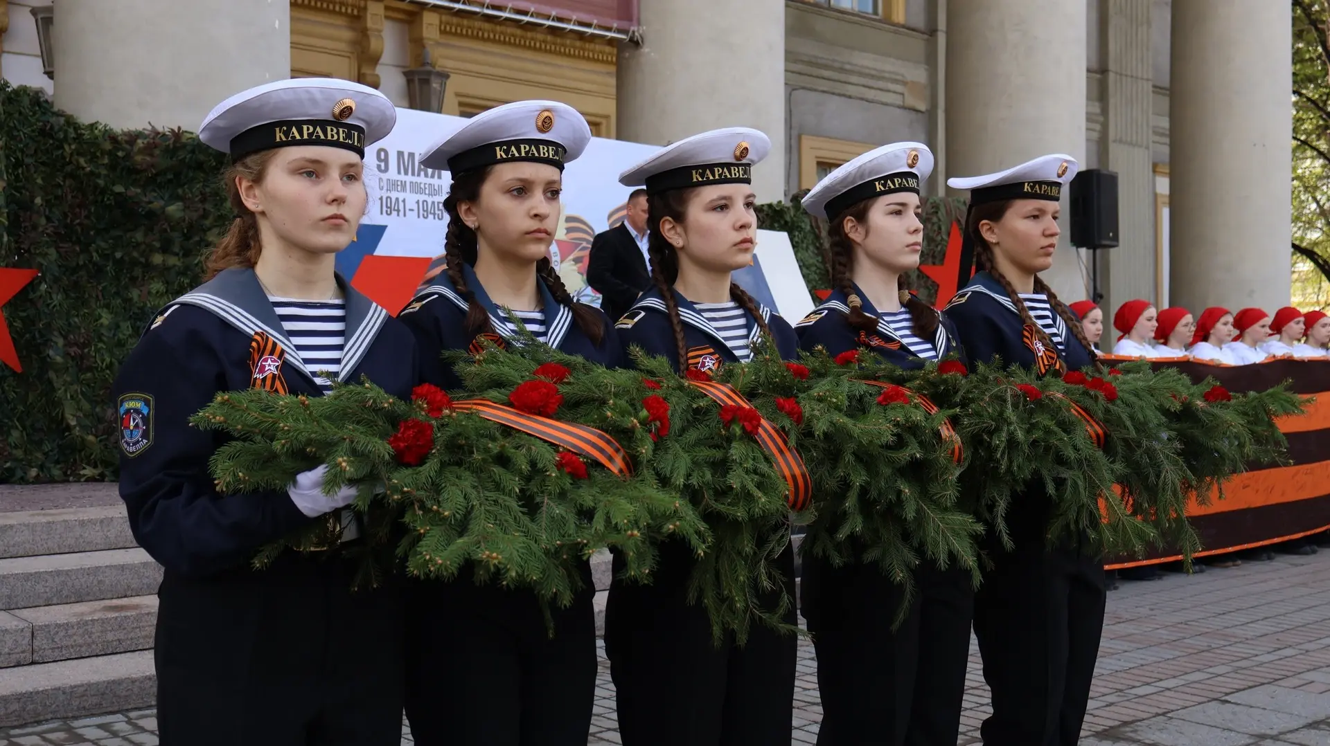 🕊9 мая у ДК имени М.Горького состоялся торжественный митинг, собравший огромное количе...
