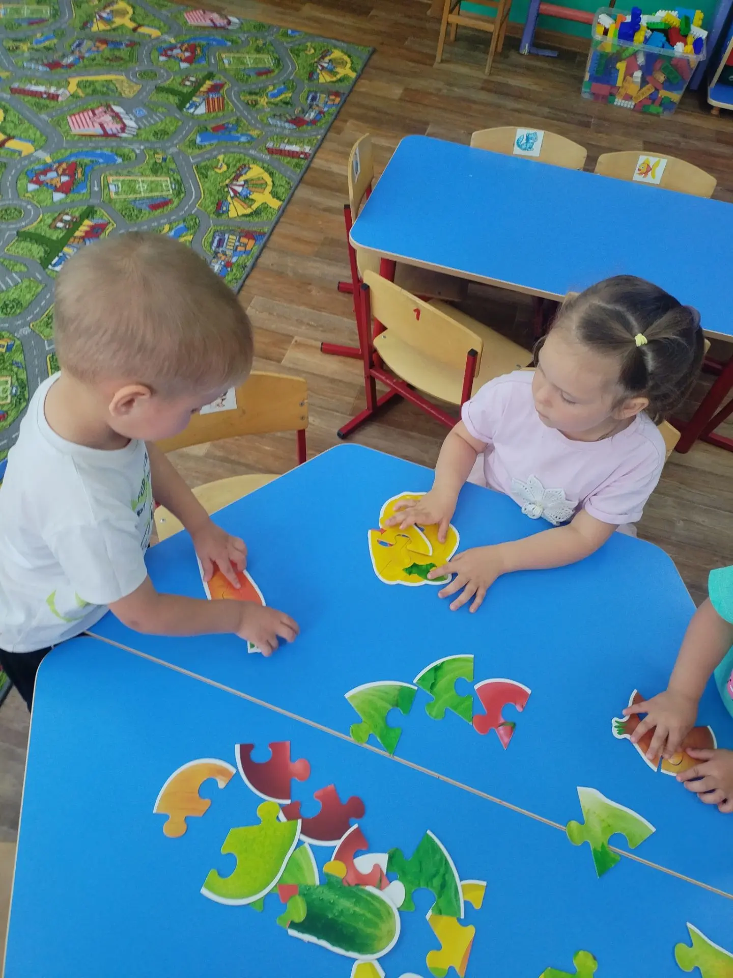 🥕🐇 Угощение для зайчат!

В младшей группе «Весёлые ребята» 👧🧑 прошло познавательное занятие, пос