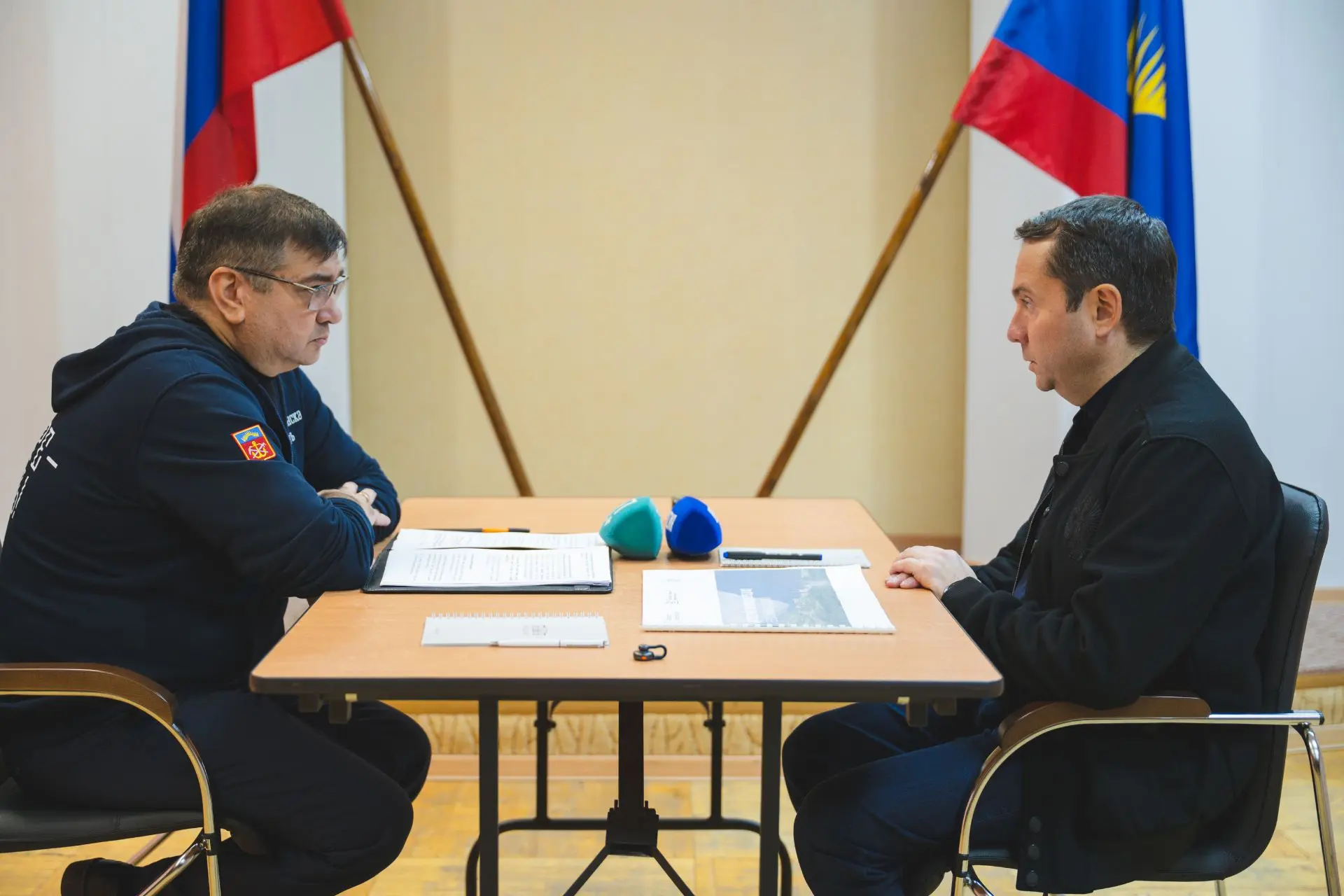 По итогам рабочей поездки в Ловозерский округ губернатор Андрей Чибис провел рабочую вс...